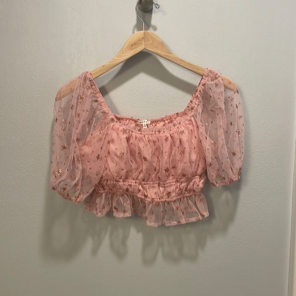 NWOT BaeVely woman’s pink Flowy crop top with stars all over it